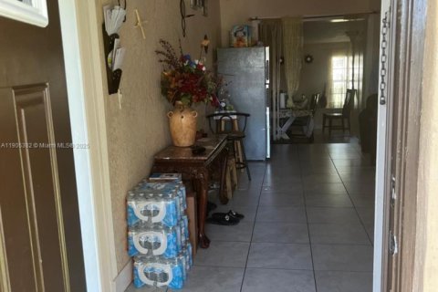 Villa ou maison à vendre à Miami, Floride: 3 chambres, 117.89 m2 № 2054043 - photo 4