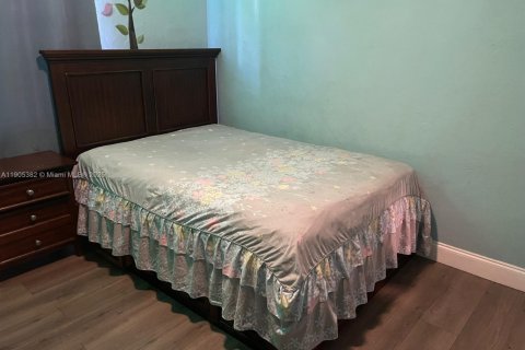 Villa ou maison à vendre à Miami, Floride: 3 chambres, 117.89 m2 № 2054043 - photo 12