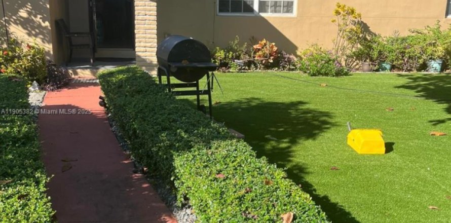 Villa ou maison à Miami, Floride 3 chambres, 117.89 m2 № 2054043