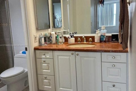 Condo in North Miami Beach, Florida, 2 bedrooms  № 1861385 - photo 14