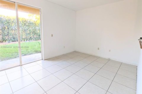 Touwnhouse à louer à Homestead, Floride: 4 chambres, 128.58 m2 № 2068720 - photo 3