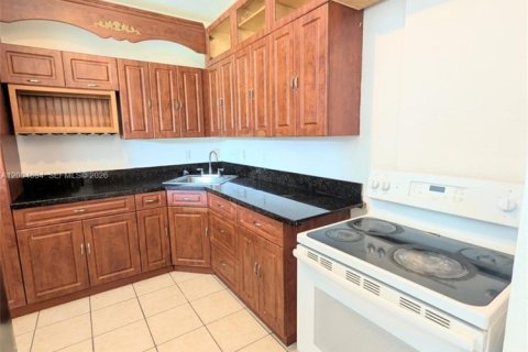 Touwnhouse à louer à Homestead, Floride: 4 chambres, 128.58 m2 № 2068720 - photo 6
