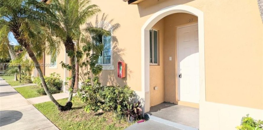 Touwnhouse à Homestead, Floride 4 chambres, 128.58 m2 № 2068720