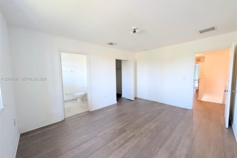 Touwnhouse à louer à Homestead, Floride: 4 chambres, 128.58 m2 № 2068720 - photo 5