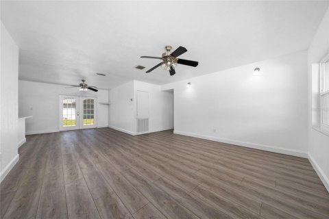 House in Orlando, Florida 3 bedrooms, 167.22 sq.m. № 1894413 - photo 19