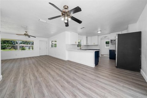 House in Orlando, Florida 3 bedrooms, 167.22 sq.m. № 1894413 - photo 17