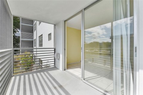 Condominio en alquiler en North Miami Beach, Florida, 2 dormitorios, 100.8 m2 № 2012515 - foto 17