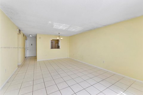 Condominio en alquiler en North Miami Beach, Florida, 2 dormitorios, 100.8 m2 № 2012515 - foto 8