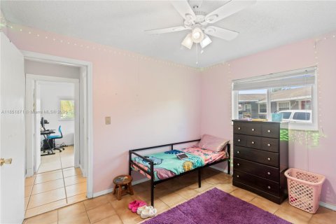 House in Fort Lauderdale, Florida 3 bedrooms, 145.86 sq.m. № 1871460 - photo 26