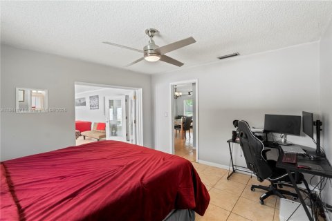 House in Fort Lauderdale, Florida 3 bedrooms, 145.86 sq.m. № 1871460 - photo 20