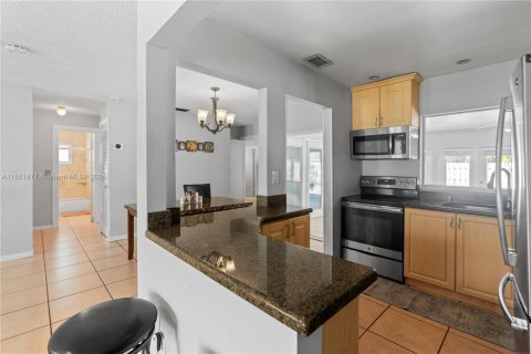 House in Fort Lauderdale, Florida 3 bedrooms, 145.86 sq.m. № 1871460 - photo 6