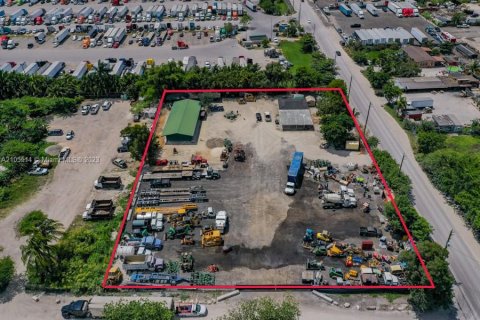 Commercial property in Miami, Florida № 1878724 - photo 1