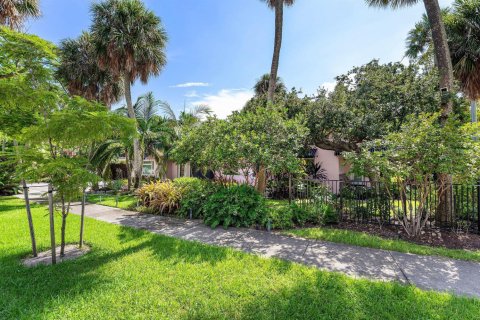 House in Boca Raton, Florida 2 bedrooms, 140.56 sq.m. № 2389915 - photo 23