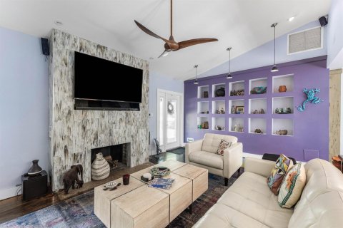 House in Boca Raton, Florida 2 bedrooms, 140.56 sq.m. № 2389915 - photo 3