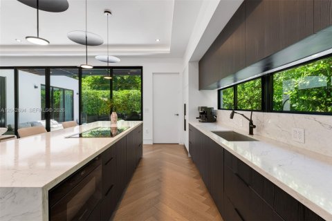 Villa ou maison à vendre à Biscayne Park, Floride: 3 chambres, 210.89 m2 № 2173560 - photo 5