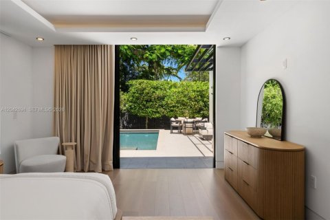 Villa ou maison à vendre à Biscayne Park, Floride: 3 chambres, 210.89 m2 № 2173560 - photo 10