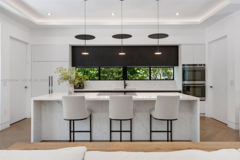 Villa ou maison à vendre à Biscayne Park, Floride: 3 chambres, 210.89 m2 № 2173560 - photo 4