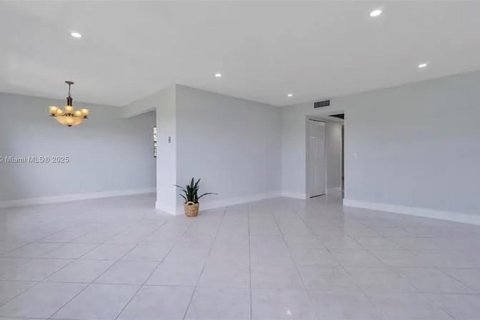 Condominio en venta en Pembroke Pines, Florida, 2 dormitorios, 108.32 m2 № 1832339 - foto 10