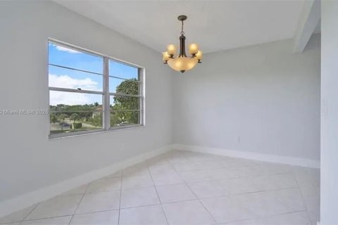 Condominio en venta en Pembroke Pines, Florida, 2 dormitorios, 108.32 m2 № 1832339 - foto 13