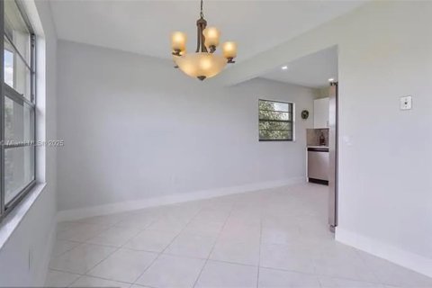 Condominio en venta en Pembroke Pines, Florida, 2 dormitorios, 108.32 m2 № 1832339 - foto 15