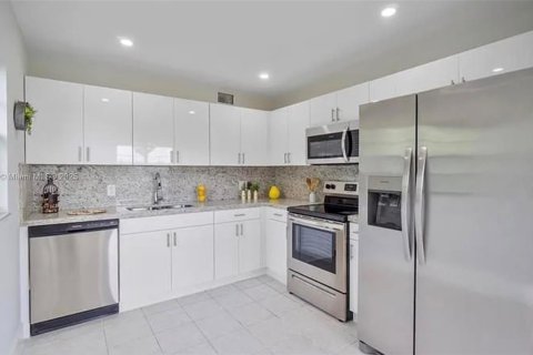 Condominio en venta en Pembroke Pines, Florida, 2 dormitorios, 108.32 m2 № 1832339 - foto 16