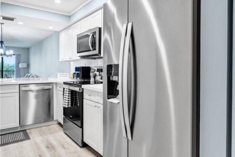 Condo in Dania Beach, Florida, 2 bedrooms  № 1968989 - photo 25