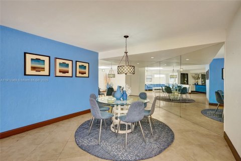 Condo in Dania Beach, Florida, 2 bedrooms  № 1968989 - photo 19