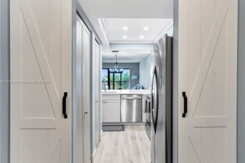 Condo in Dania Beach, Florida, 2 bedrooms  № 1968989 - photo 23