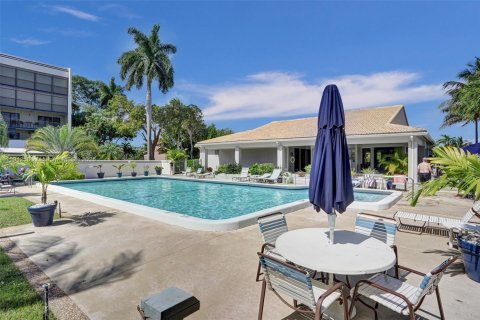 Condo in Dania Beach, Florida, 2 bedrooms  № 1968989 - photo 10