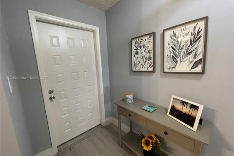 Condo in Dania Beach, Florida, 2 bedrooms  № 1968989 - photo 21