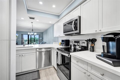 Condo in Dania Beach, Florida, 2 bedrooms  № 1968989 - photo 26