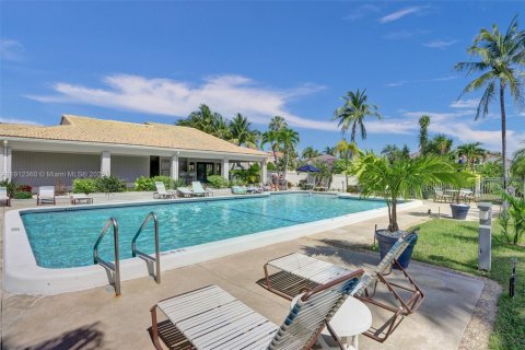 Condo in Dania Beach, Florida, 2 bedrooms  № 1968989 - photo 9