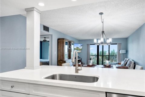 Condo in Dania Beach, Florida, 2 bedrooms  № 1968989 - photo 24