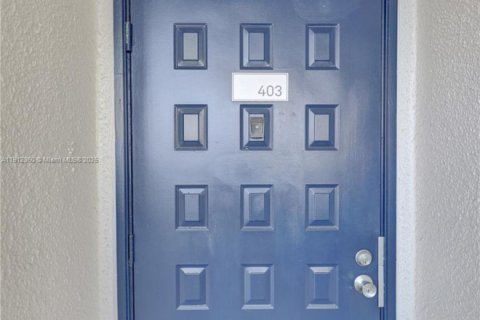 Condo in Dania Beach, Florida, 2 bedrooms  № 1968989 - photo 20