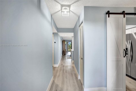 Condo in Dania Beach, Florida, 2 bedrooms  № 1968989 - photo 22