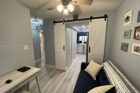Condo in Dania Beach, Florida, 2 bedrooms  № 1968989 - photo 29