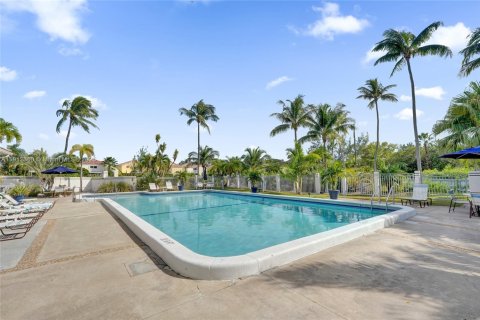 Condo in Dania Beach, Florida, 2 bedrooms  № 1968989 - photo 11