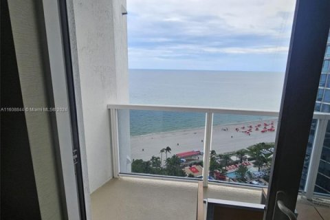 Condo in Sunny Isles Beach, Florida  № 1874647 - photo 6