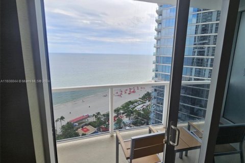 Condo in Sunny Isles Beach, Florida  № 1874647 - photo 5