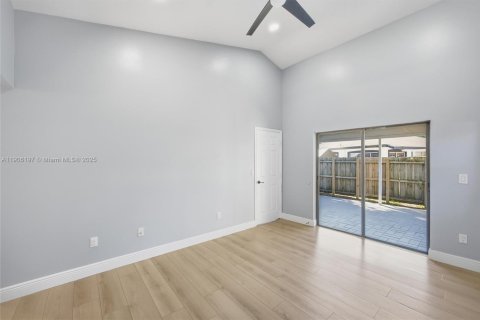 House in Homestead, Florida 3 bedrooms, 128.11 sq.m. № 1956870 - photo 28