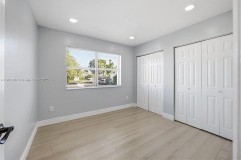 House in Homestead, Florida 3 bedrooms, 128.11 sq.m. № 1956870 - photo 17