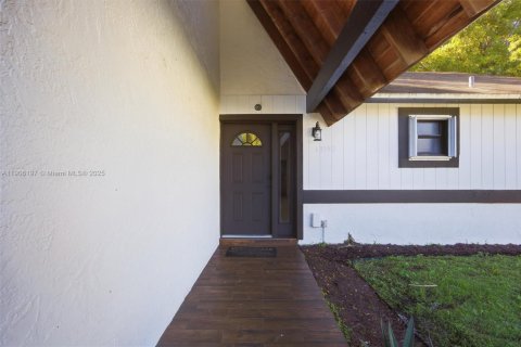 House in Homestead, Florida 3 bedrooms, 128.11 sq.m. № 1956870 - photo 4