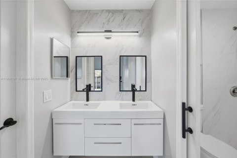 House in Homestead, Florida 3 bedrooms, 128.11 sq.m. № 1956870 - photo 21