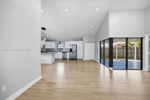 House in Homestead, Florida 3 bedrooms, 128.11 sq.m. № 1956870 - photo 6