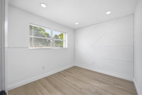 House in Homestead, Florida 3 bedrooms, 128.11 sq.m. № 1956870 - photo 25