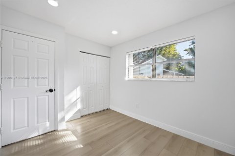 House in Homestead, Florida 3 bedrooms, 128.11 sq.m. № 1956870 - photo 26