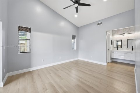 House in Homestead, Florida 3 bedrooms, 128.11 sq.m. № 1956870 - photo 19