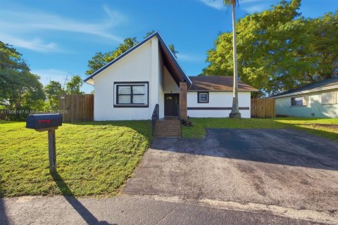 House in Homestead, Florida 3 bedrooms, 128.11 sq.m. № 1956870 - photo 3