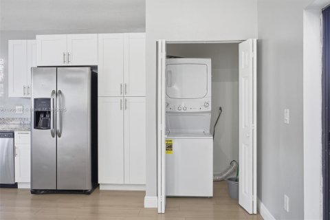 House in Homestead, Florida 3 bedrooms, 128.11 sq.m. № 1956870 - photo 13