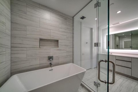 Condo in Tampa, Florida, 3 bedrooms  № 803220 - photo 19
